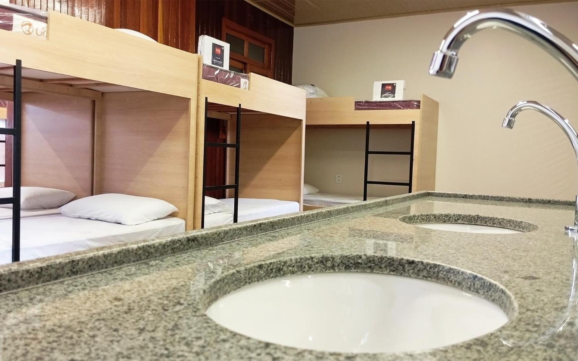 Angatu Hostel Service ماناوس المظهر الخارجي الصورة