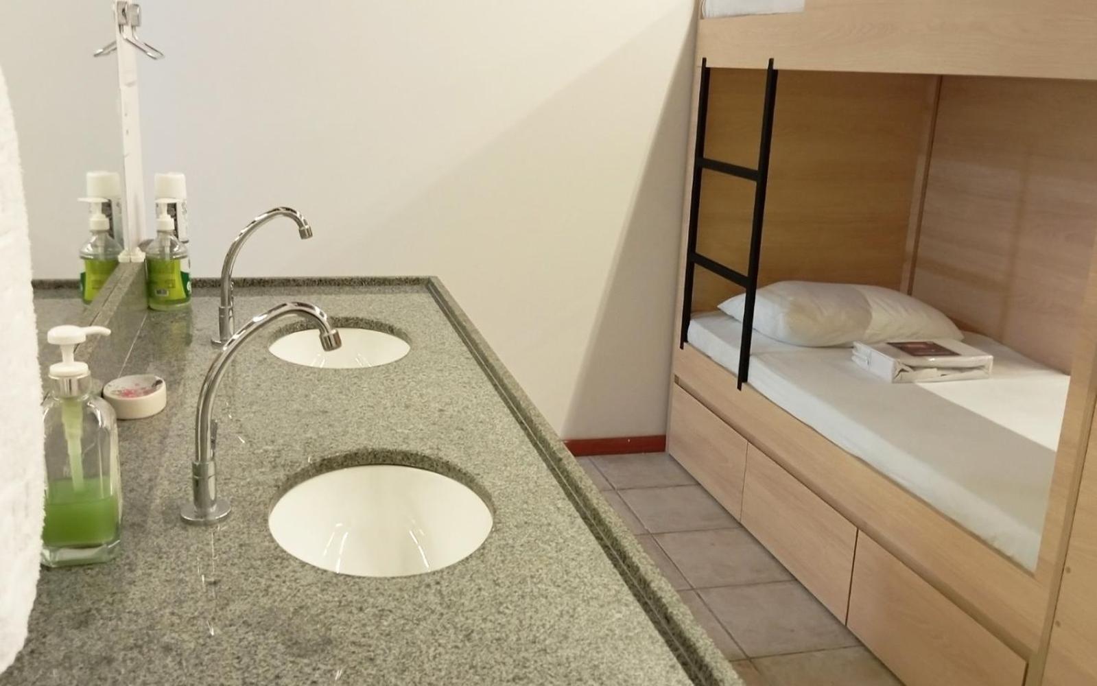 Angatu Hostel Service ماناوس المظهر الخارجي الصورة